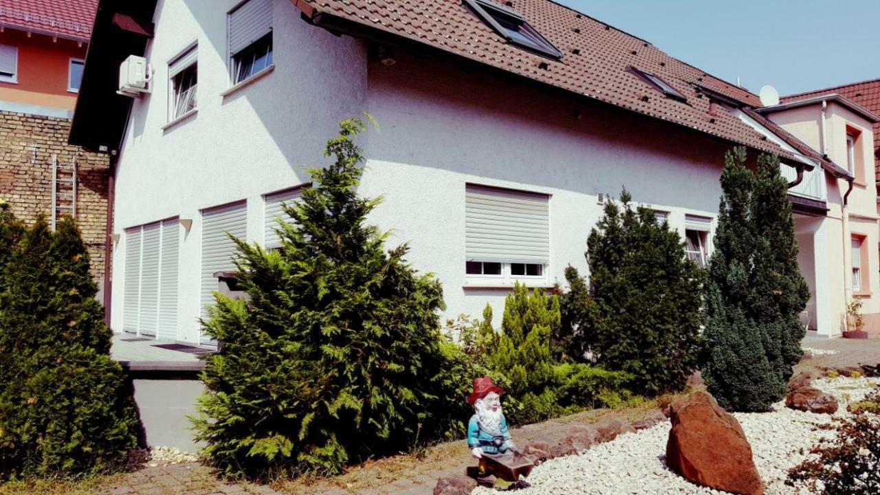 White House 'Privatzimmer' マンハイム エクステリア 写真